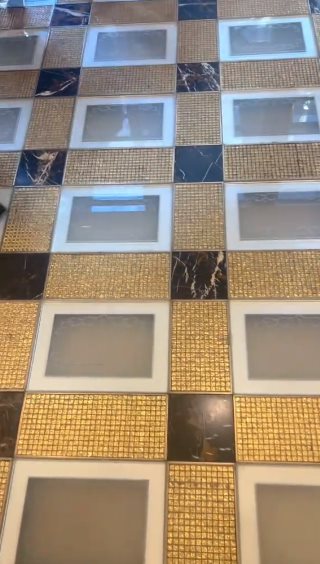 โรงแรมหรู งัดทองจากพื้น 