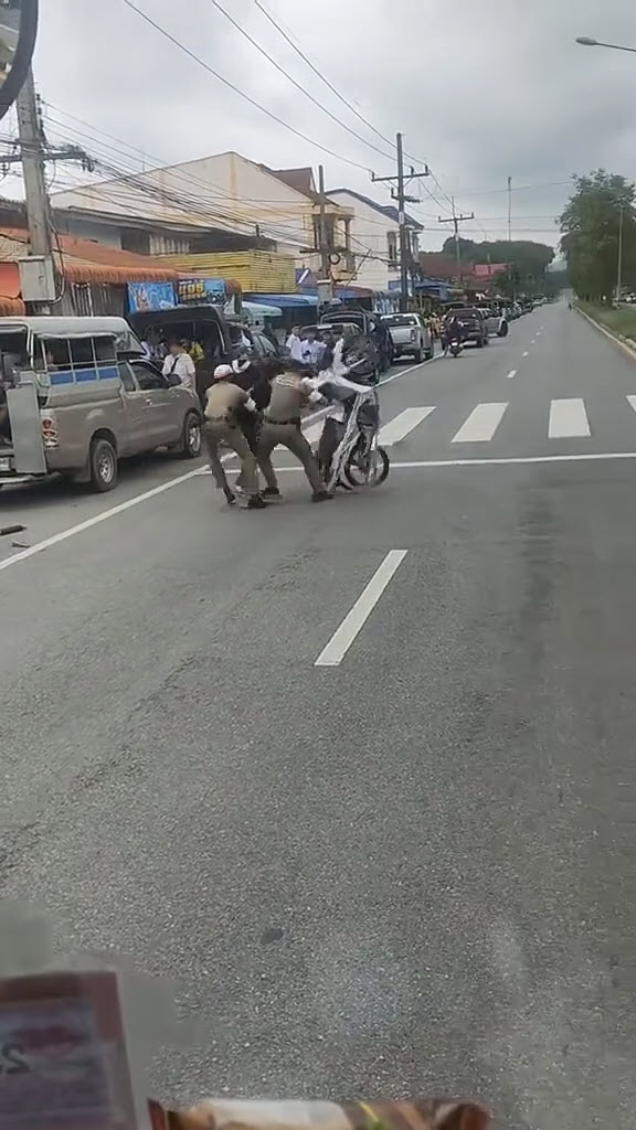  หนุ่มซิ่งท่อดังบิดหนี ตร.