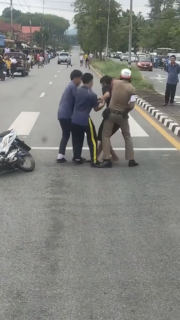  หนุ่มซิ่งท่อดังบิดหนี ตร.