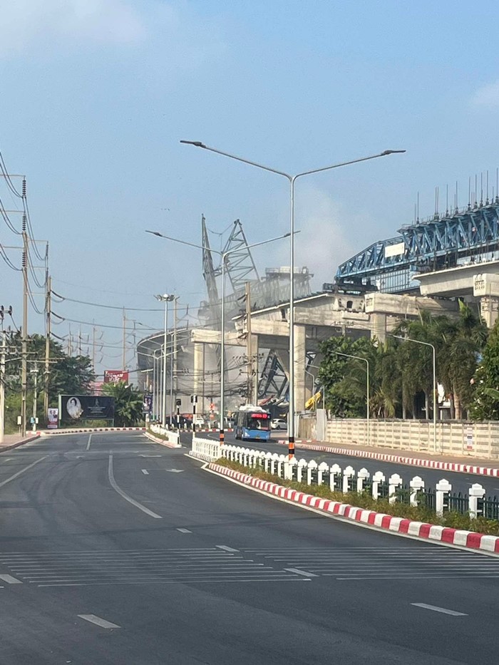  เครนก่อสร้างทางยกระดับถนนพระราม 2 ถล่ม 