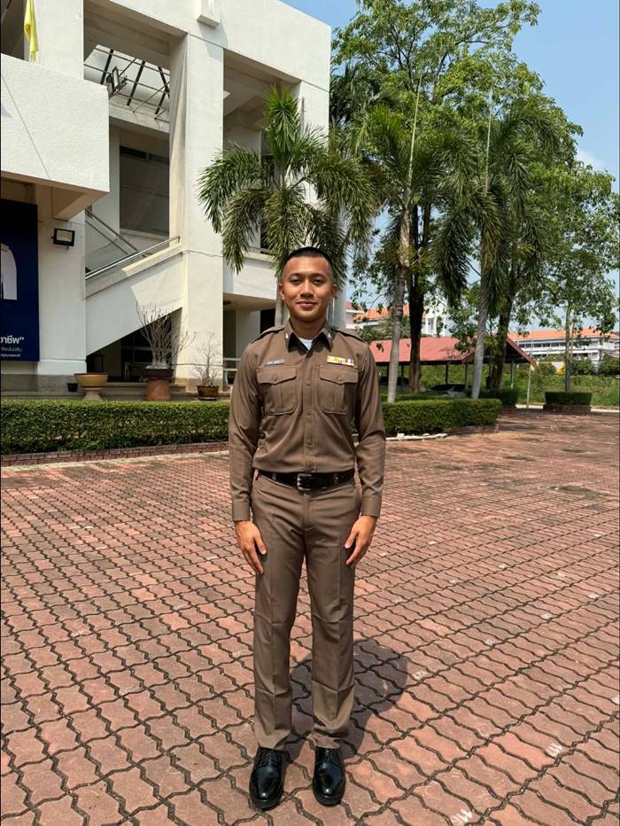 สิบตำรวจตรี ภูริพล  ตำรวจป้ายแดง