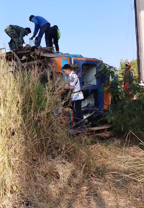 เครนรถไฟความเร็วสูงถล่ม