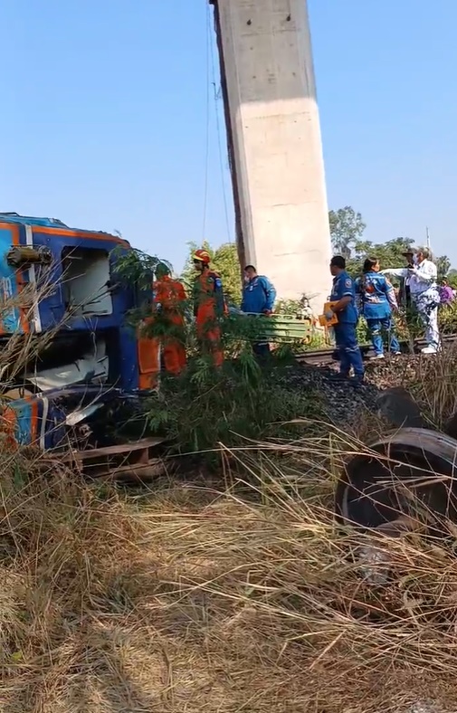 เครนรถไฟความเร็วสูงถล่ม