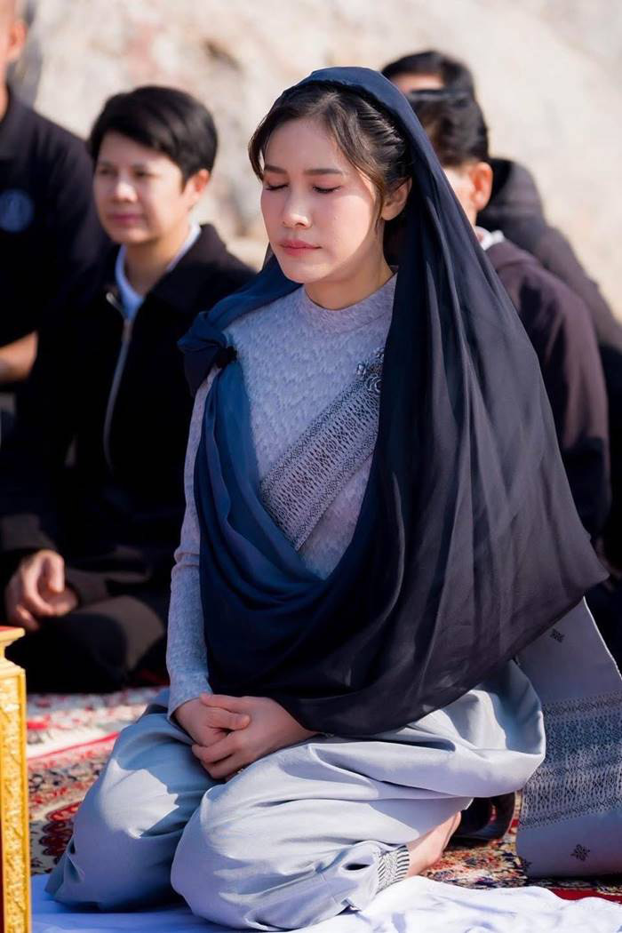 เจ้าคุณพระสินีนาถ พิลาสกัลยาณี กราบสักการะ พระมูลคันธกุฎีบนเขาคิชฌกูฎ อินเดีย