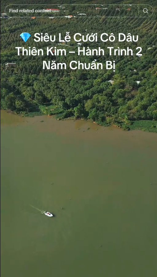 บรรยากาศตัดกับพิธีเรียบง่ายภายในบ้าน 