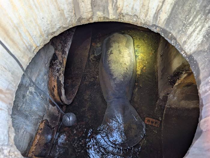 ตัวอะไร ติดในท่อ !?