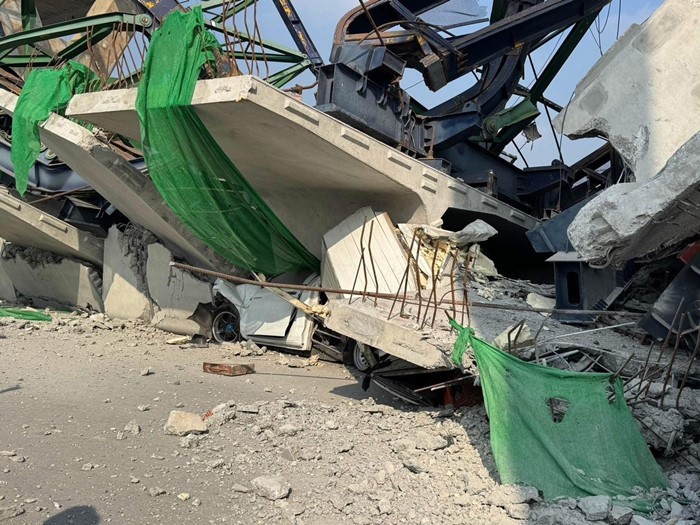 เครนถล่ม พระราม 2