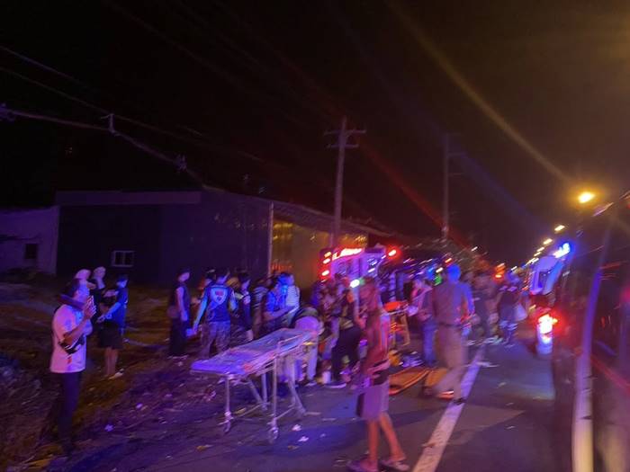 รถทัวร์ภูเก็ต-เบตง คว่ำ