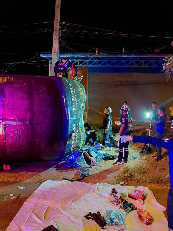 รถทัวร์ภูเก็ต-เบตง คว่ำ