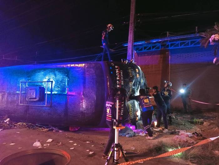 รถทัวร์ภูเก็ต-เบตง คว่ำ