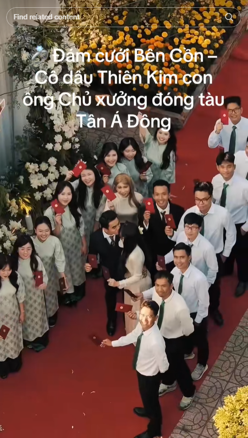 บรรยากาศตัดกับพิธีเรียบง่ายภายในบ้าน 