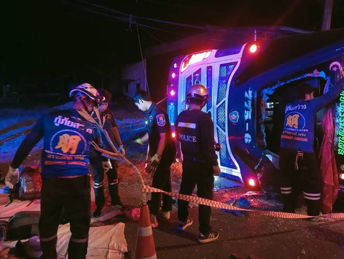 รถทัวร์ภูเก็ต-เบตง คว่ำ