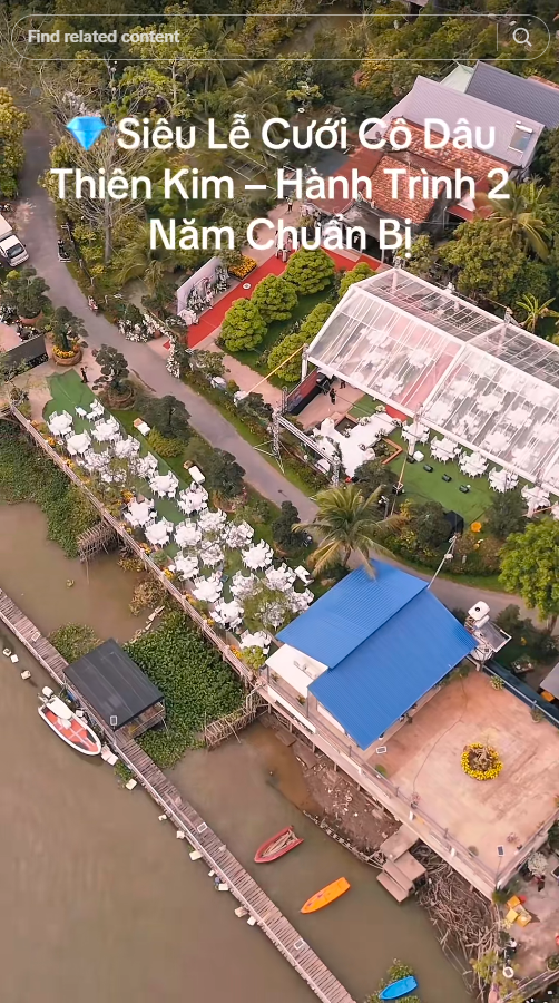 บรรยากาศตัดกับพิธีเรียบง่ายภายในบ้าน 