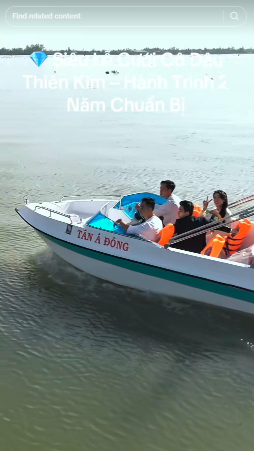 บรรยากาศตัดกับพิธีเรียบง่ายภายในบ้าน 