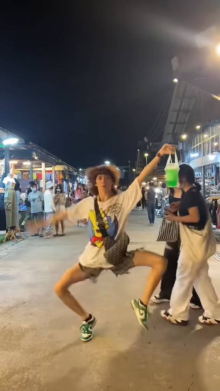 อนุสรณ์ โพธิ์ทอง