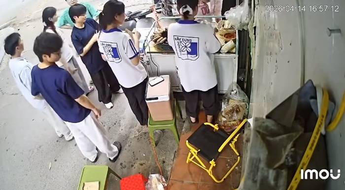 ฝากร้านไว้กับนักเรียน พีคมาก...  