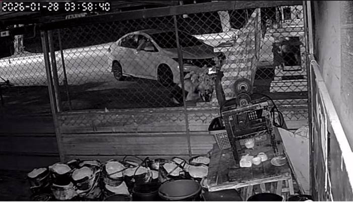 หญิงรำหน้าศาล