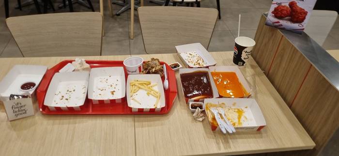 KFC มีดราม่าคนไม่เก็บจาน