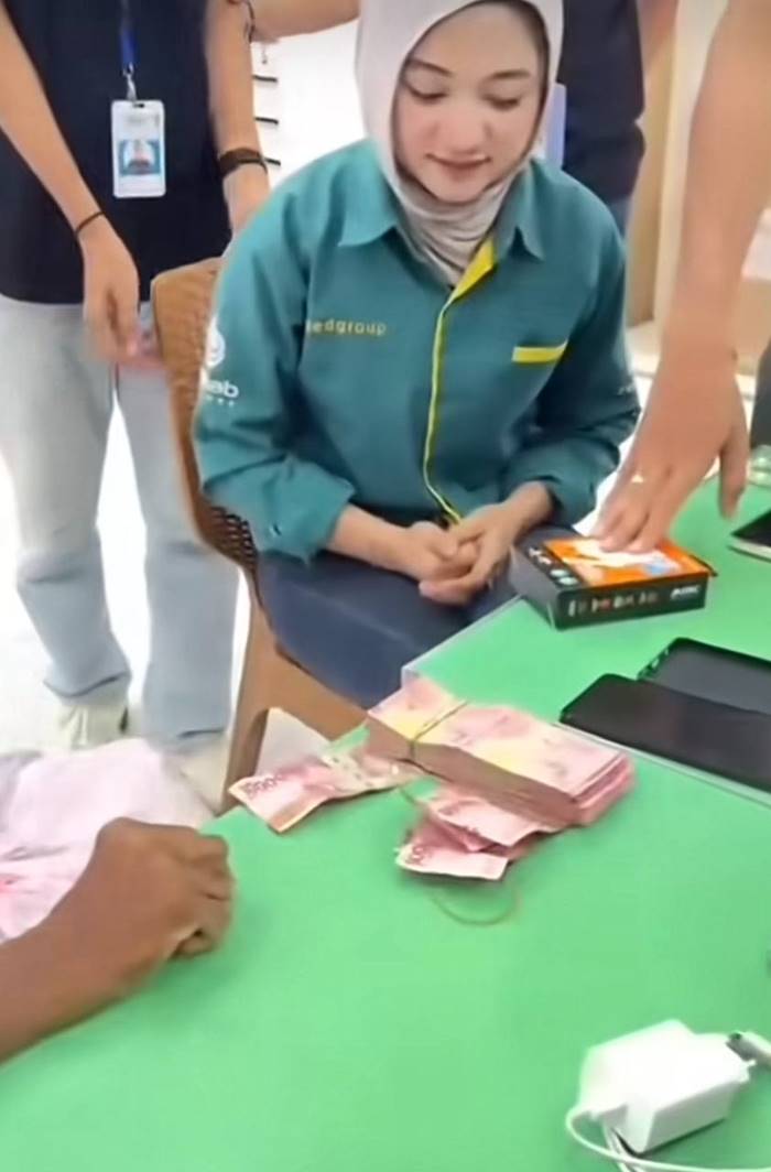 ยายขอทาน ซื้อ iPhone