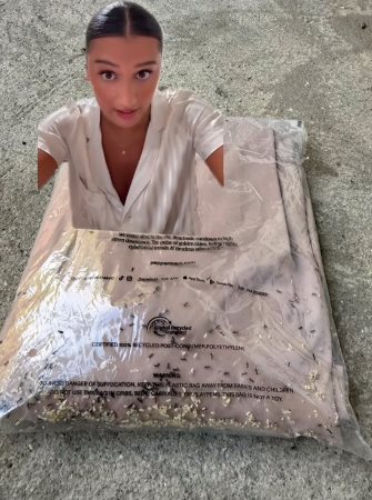 สั่งชุดสวย ได้ของแถมสะพรึง 