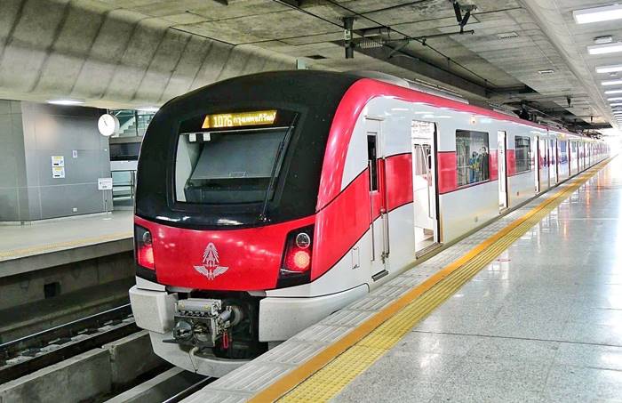 คนขับรถไฟฟ้า กรี๊ดลั่