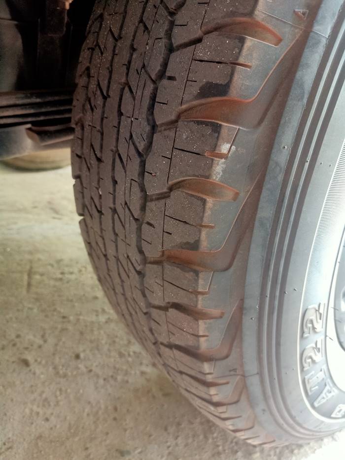 ยางรถยนต์ ใช้มา 4 ปี วิ่ง 8 หมื่นกิโลเมตร แบบนี้ควรเปลี่ยนไหม