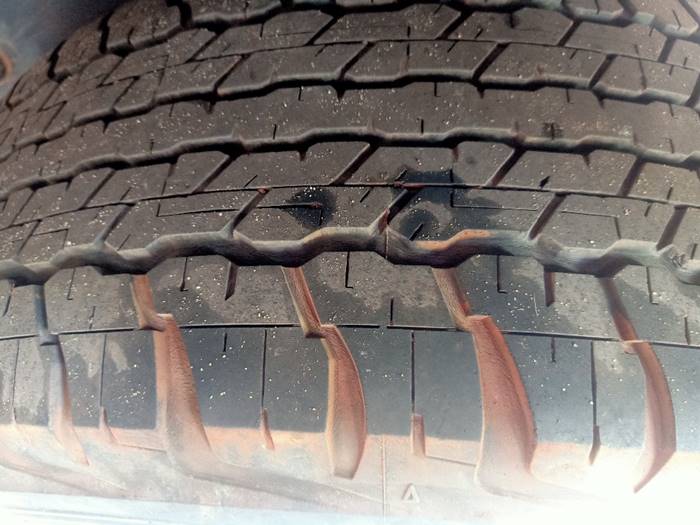 ยางรถยนต์ ใช้มา 4 ปี วิ่ง 8 หมื่นกิโลเมตร แบบนี้ควรเปลี่ยนไหม