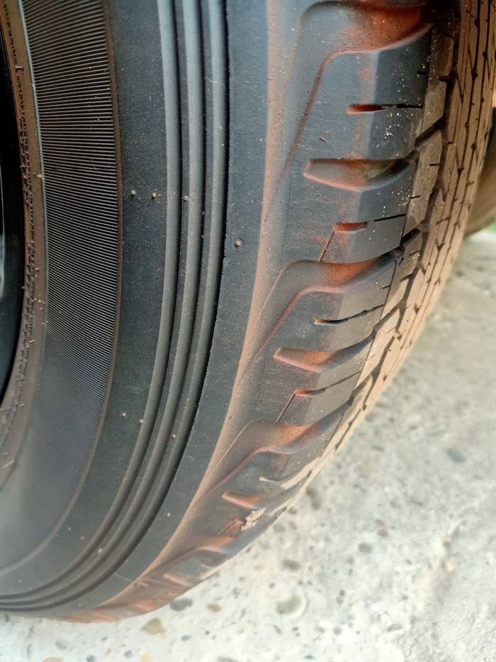 ยางรถยนต์ ใช้มา 4 ปี วิ่ง 8 หมื่นกิโลเมตร แบบนี้ควรเปลี่ยนไหม