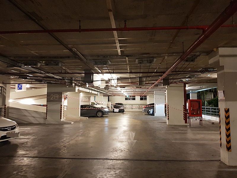 ลาดจอดรถคอนโดทรุด