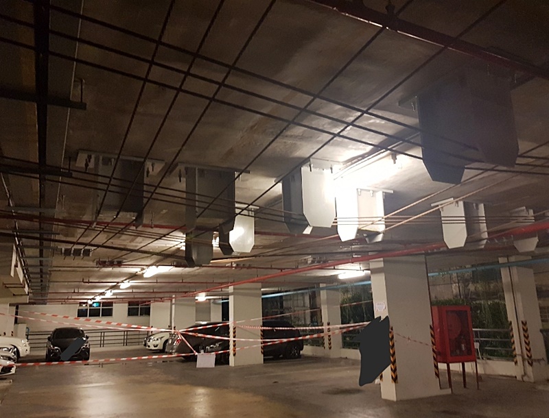 ลาดจอดรถคอนโดทรุด