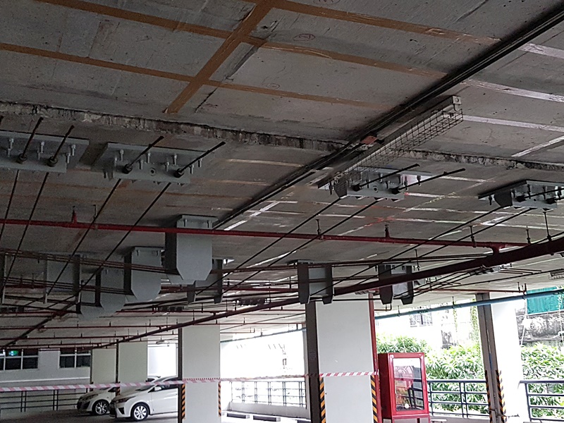 ลาดจอดรถคอนโดทรุด