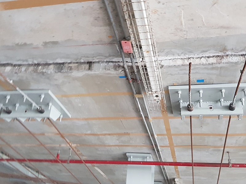 ลาดจอดรถคอนโดทรุด