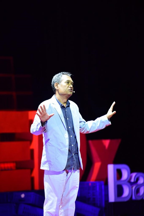 น้าต๋อย เซมเบ้ นักพากษ์การ์ตูน