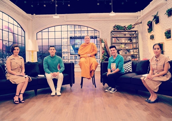 นายกฯ ประยุทธ์ จันทร์โอชา พนมมือไหว้ นมัสการ พระแจ็ค แฟนฉัน 