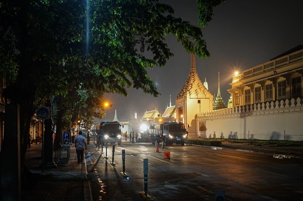   รวมภาพคืนมหาโศก 13 ตุลาคม 2559