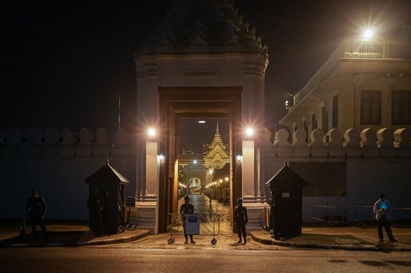   รวมภาพคืนมหาโศก 13 ตุลาคม 2559