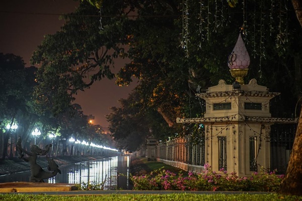   รวมภาพคืนมหาโศก 13 ตุลาคม 2559
