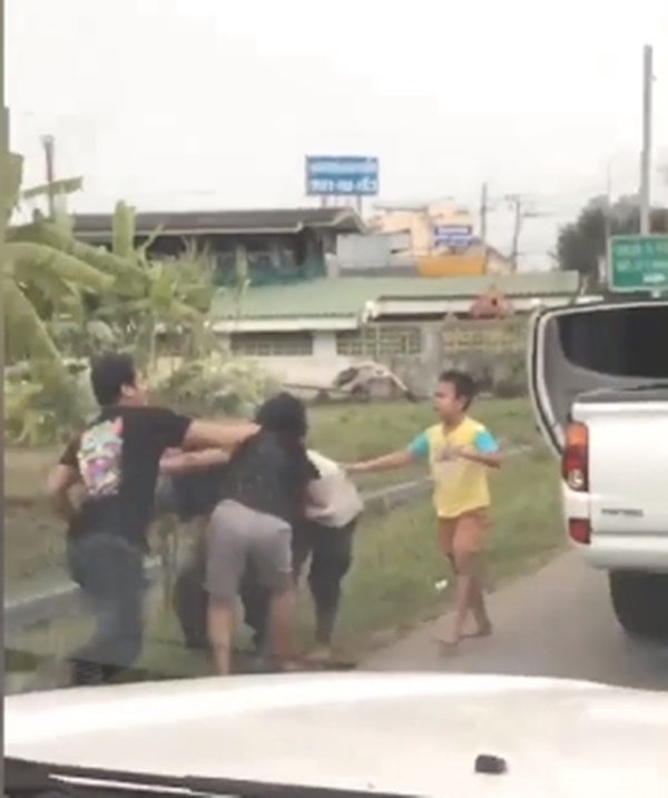 ทำร้ายผู้หญิง