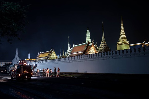   รวมภาพคืนมหาโศก 13 ตุลาคม 2559