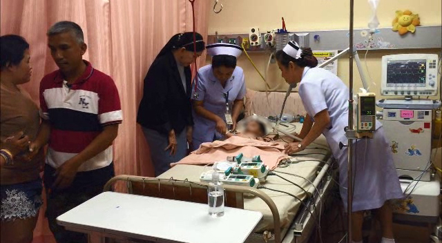 พี่เลี้ยงทำร้ายเด็ก