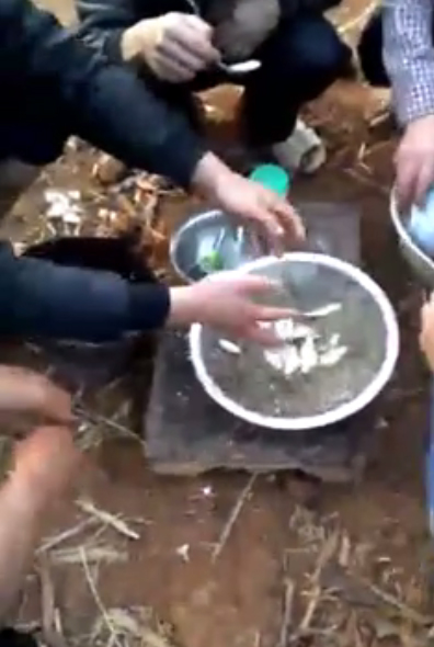 คลิปชาวเวียดนามเปิบพิสดาร