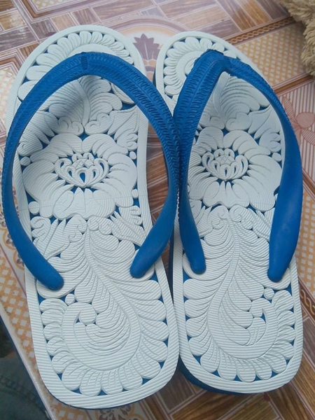 แกะสลักรองเท้าแตะ