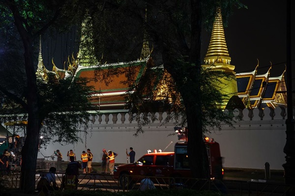   รวมภาพคืนมหาโศก 13 ตุลาคม 2559