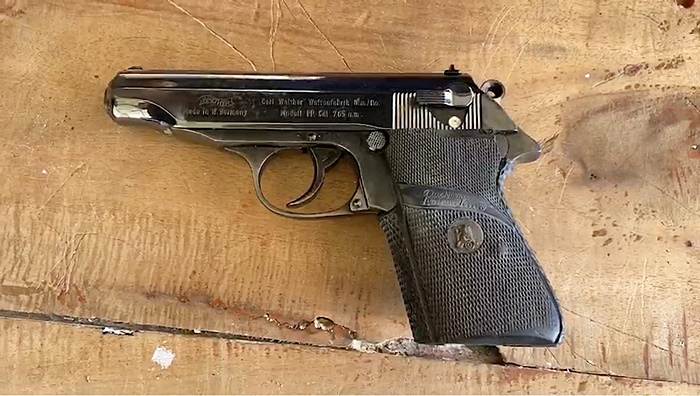   ฆ่าเพื่อน