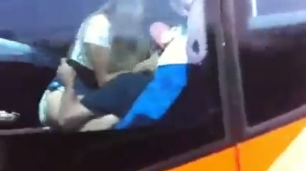 นี่ประเทศไทยนะไม่ใช่ประเทศมึง คลิปฝรั่งร่วมเพศบนรถทัวร์ 