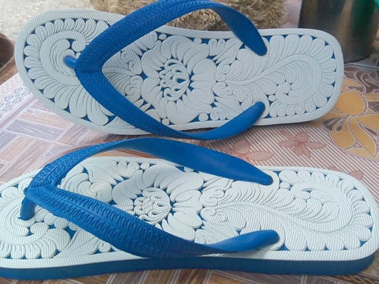 แกะสลักรองเท้าแตะ