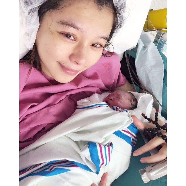 วิเวียน ชู คลอดลูกชายแล้ว 