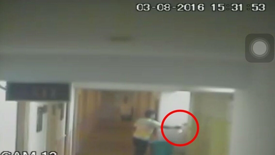 รุมโทรมนักศึกษาสาว