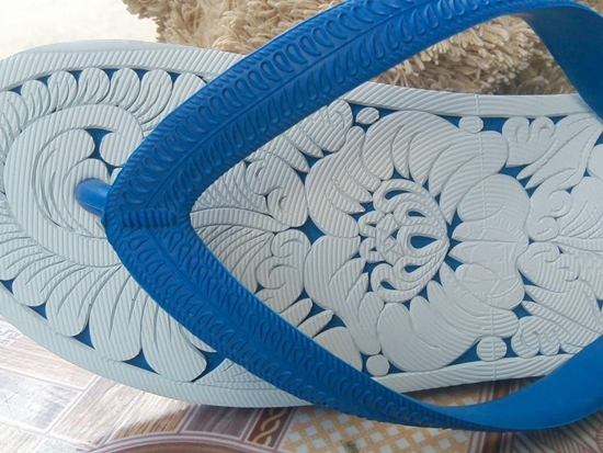 แกะสลักรองเท้าแตะ