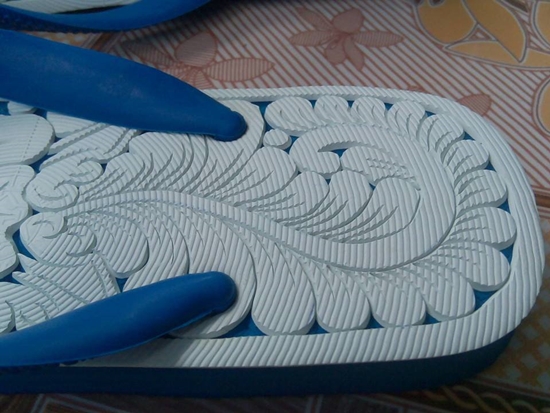 แกะสลักรองเท้าแตะ